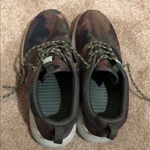 Nike Roshe Camo Women’s Size 7.5